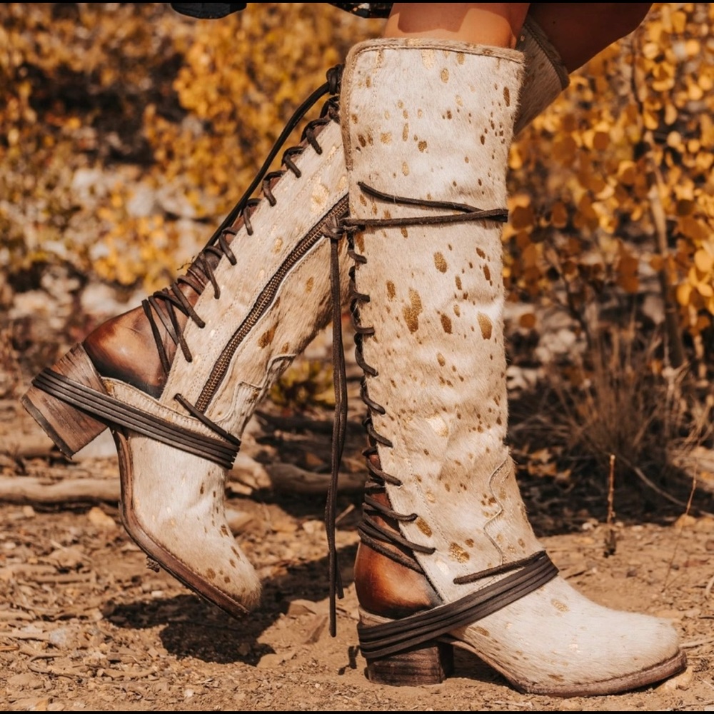 ISO FreeBird Coal boots beige/gold.